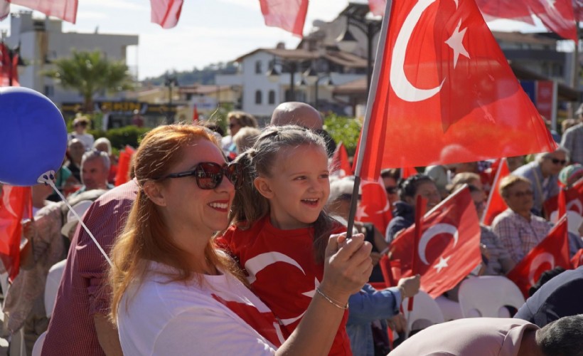 Büyükeşehir çoşkuyu ilçelere yayıyor: Cumhuriyet her yerde
