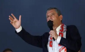 CHP lideri Özel’den TELE1’e kayyum kararına tepki: ‘Hükmedemediği medyayı sansür etmek tam bir darbeci refleksidir!’