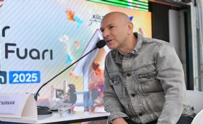Demir Demirkan bu kez edebiyat sahnesinde hayranları ile buluştu