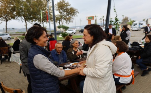 Efes Tarlası Yaşam Köyü'nde üretici pazarı açıldı!