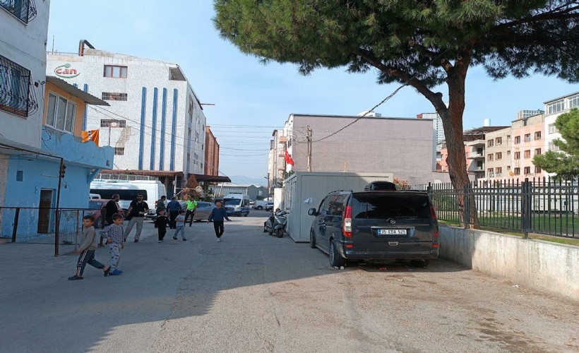 Eski eşini sokak ortasında bıçakla katletti!