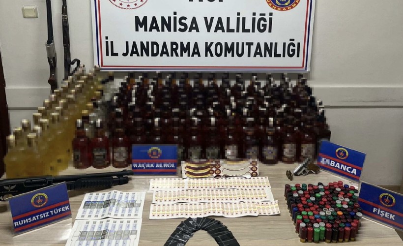 Evinde sahte içki ve ruhsatsız silahlarla yakalanan şüpheliye gözaltı