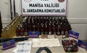 Evinde sahte içki ve ruhsatsız silahlarla yakalanan şüpheliye gözaltı