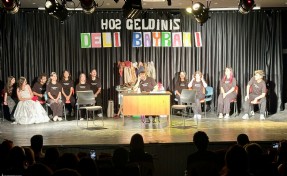 Genç İzmir’den tiyatroseverlere 'Deli Bayramı' oyunu