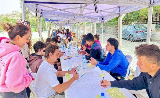 Gençler Büyükşehir’in Foça’daki kampında gönüllerince eğlendi