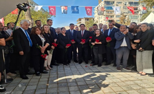 İzmir 30 Ekim Depremi'ni unutmadı: Hayatını kaybedenler anıldı