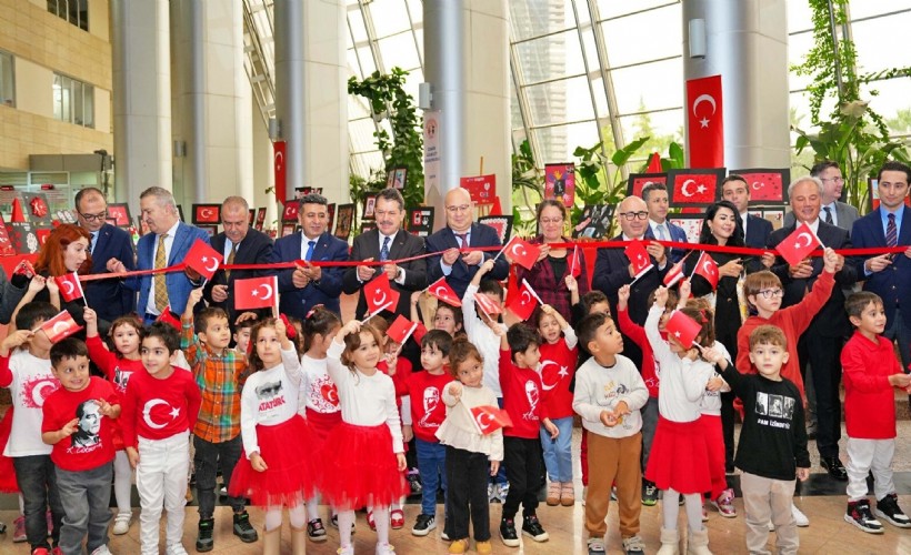 İzmir Adliyesi'nde cumhuriyet coşkusu