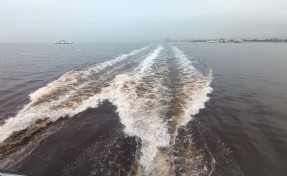 İzmir Körfezi'nde kötü koku, yoğun kırmızı renk ve katı atık yoğunluğu!