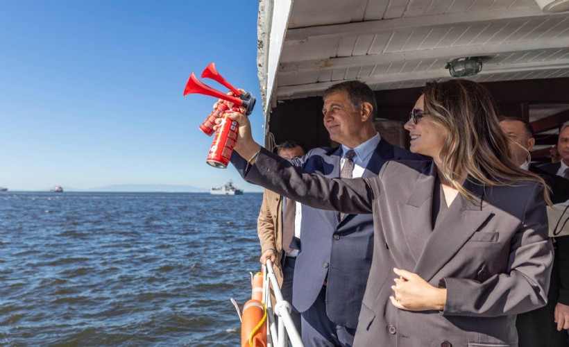İzmir Körfezi’ndeki yat yarışlarının startını Başkan Tugay verdi
