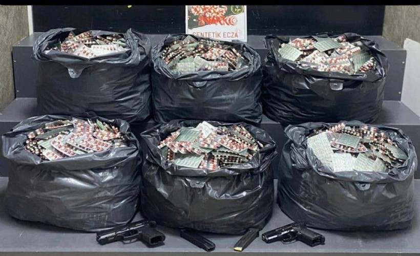İzmir'de 42 bin 500 sentetik hap ele geçirildi