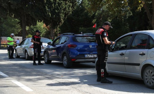 İzmir'de aranan 1020 kişi yakalandı