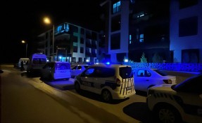 İzmir'de bir evde anne, baba ve oğulları tabancayla öldürülmüş halde bulundu