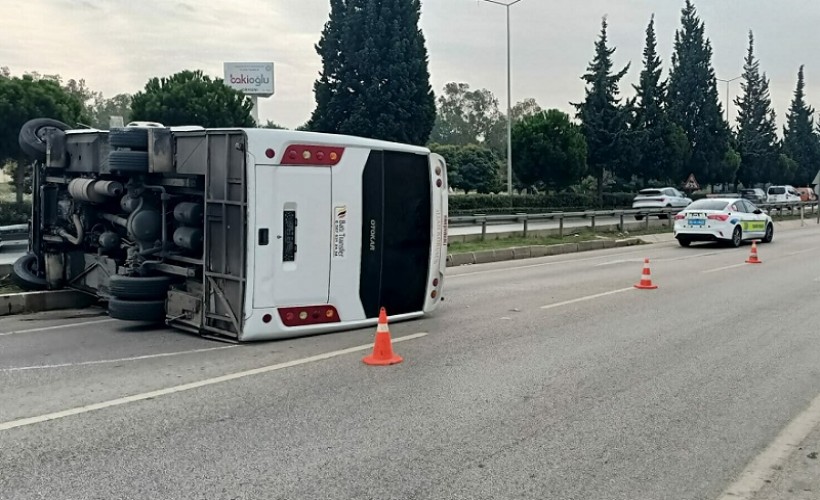 İzmir'de midibüs devrildi: 5 kişi yaralandı!