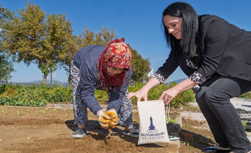 İzmir'de tarıma bilimsel dokunuş: Toprak analizi eğitimleri kente yayılıyor