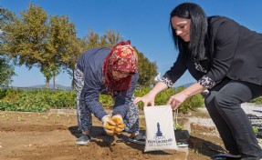İzmir'de tarıma bilimsel dokunuş: Toprak analizi eğitimleri kente yayılıyor
