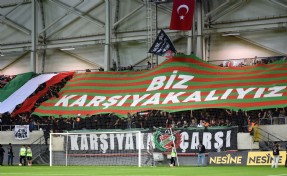 İzmir derbileri özlemiş: 90 dakika boyunca tribün şov