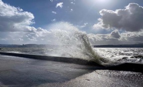 İzmir için fırtına ve kuvvetli yağış uyarısı: O saatlere dikkat!