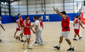 İzmir'in engelli basketbolcuları, tüm maçlarını kazanıp Türkiye şampiyonu oldu