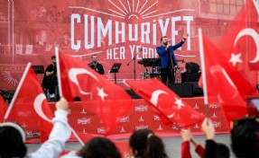 İzmir’de Cumhuriyet coşkusu başladı