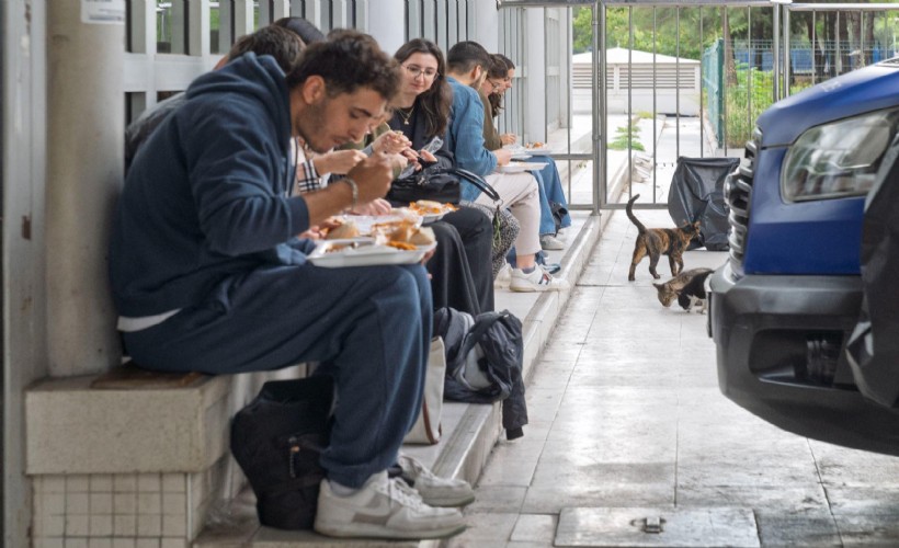 İzmir’de anne eli lezzetinde ücretsiz yemek