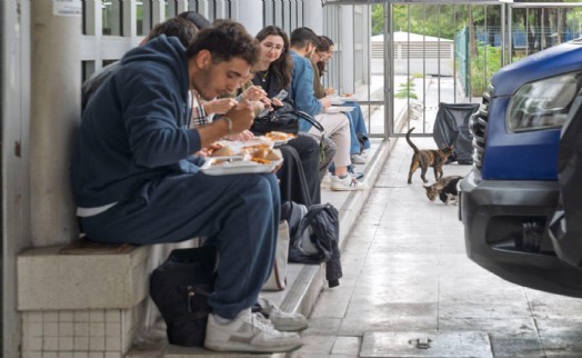 İzmir’de anne eli lezzetinde ücretsiz yemek
