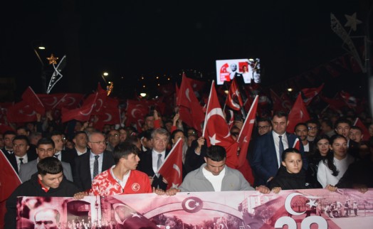 İzmir’de fener alayı yürüyüşü yapıldı