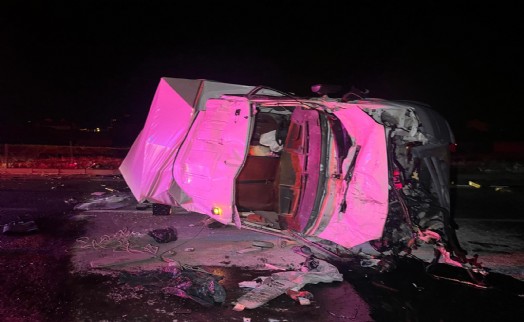 Kamyonetler çarpıştı: 3 yaralı