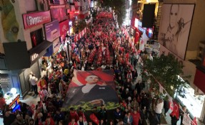 Karşıyaka, Cumhuriyet’in ışığında tek yürek oldu!