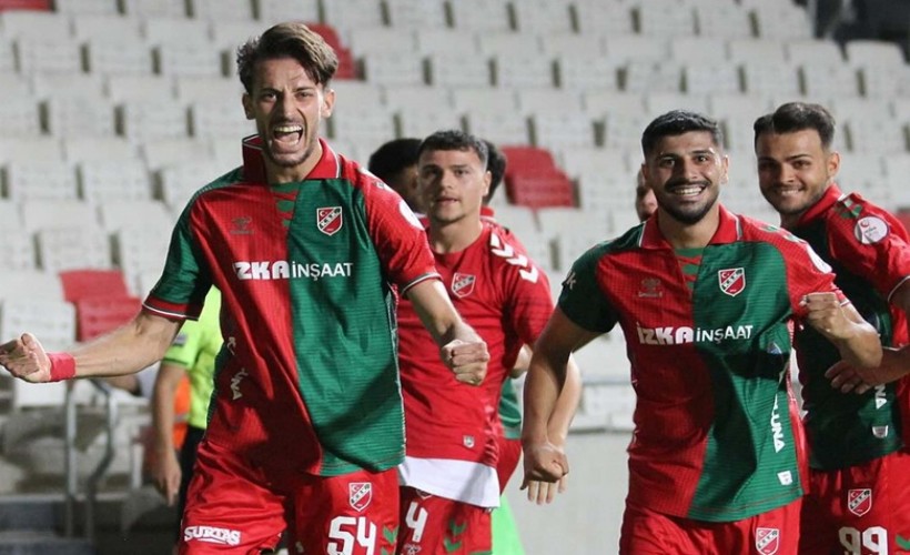 Karşıyaka'da alkışlar defansa