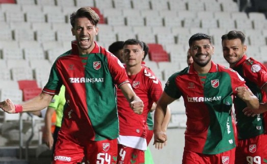 Karşıyaka'da alkışlar defansa