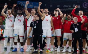 Karşıyaka potada Anadolu Efes'e karşı