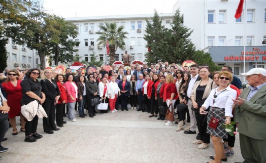 Karşıyaka’da 7’den 77’ye Cumhuriyet coşkusu!