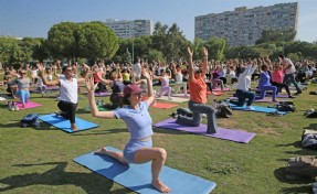 Karşıyaka’da yaza ‘yoga’ ile veda