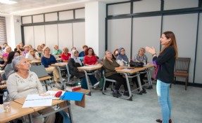 Karşıyaka’nın 3. Yaş Üniversitesi’nde ders zili çaldı!
