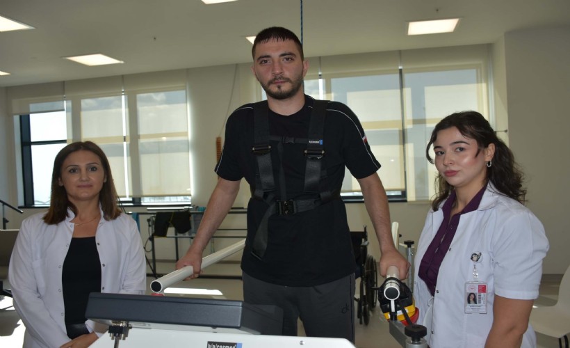 Kaza sonrası felç kalan Alaaddin Efe, İzmir'de yeniden ayağa kalktı
