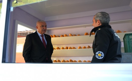 Kemalpaşa'da halk ekmeğe yoğun ilgi!