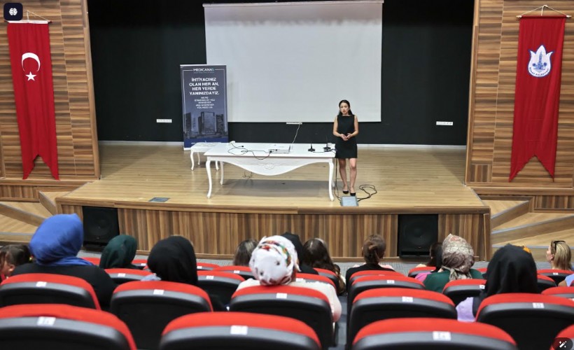 Konak'ta ‘Mutlu Çocuklar’ın anneleri seminere katıldı