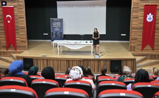 Konak'ta ‘Mutlu Çocuklar’ın anneleri seminere katıldı