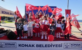 Konak’ta Cumhuriyet Bayramı coşkusu meydanlara taştı