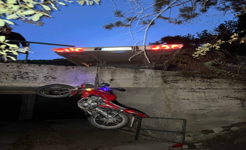 Köprüden düşen motosikletin sürücüsü yaralandı