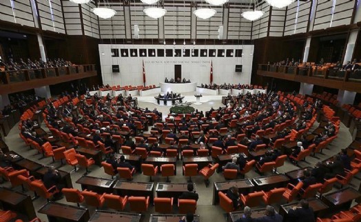 Meclis'te 'Apo sloganları' gerginlik yarattı
