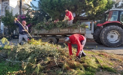 Menderes Belediyesi bahçe ve mobilya atıklarını topladı