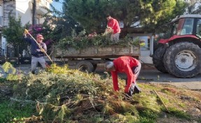 Menderes Belediyesi bahçe ve mobilya atıklarını topladı