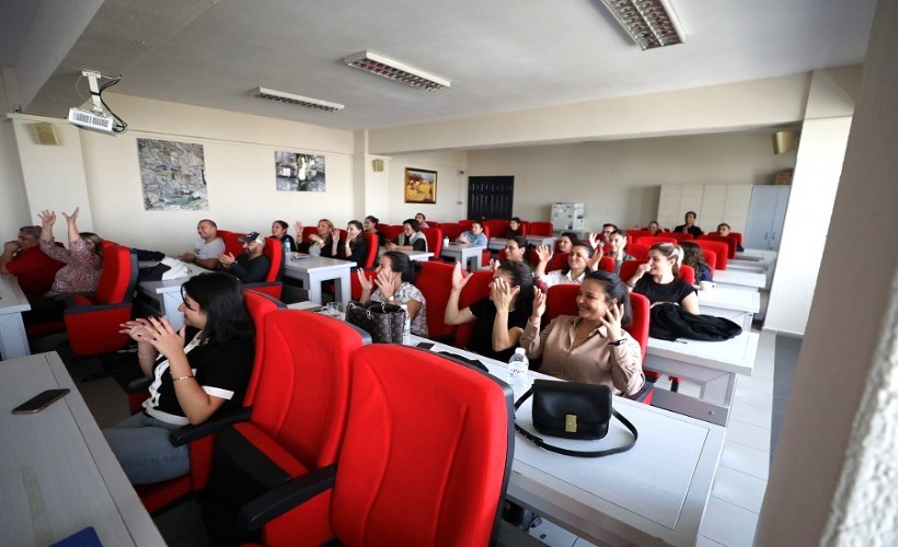 Menderes Belediyesi’nde personele işaret dili eğitimi