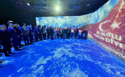 Cumhuriyet’e özel açılışta Saygılı'dan Menemen'e tam not: 'Ne çöp, ne çamur ne çukur var'