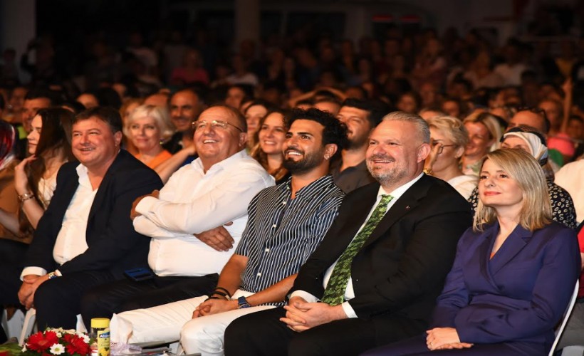 Menemen’de işçiler isyanda: ‘Başkan maaş ödemiyor göbek atıyor!’