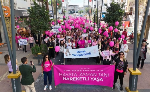 Menemenli kadınlardan pembe yürüyüş!