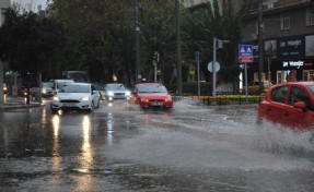 Meteoroloji uyardı: İzmir'e sağanak geliyor!