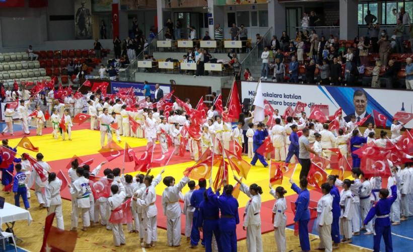 Minik sporcular Cumhuriyet için ter döktü