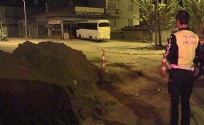 Motosikletli yol ortasındaki toprak kümesine çarptı ağır yaralandı!